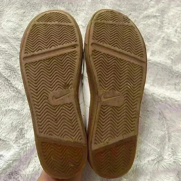 Nike shoes - Picture 8 of 8